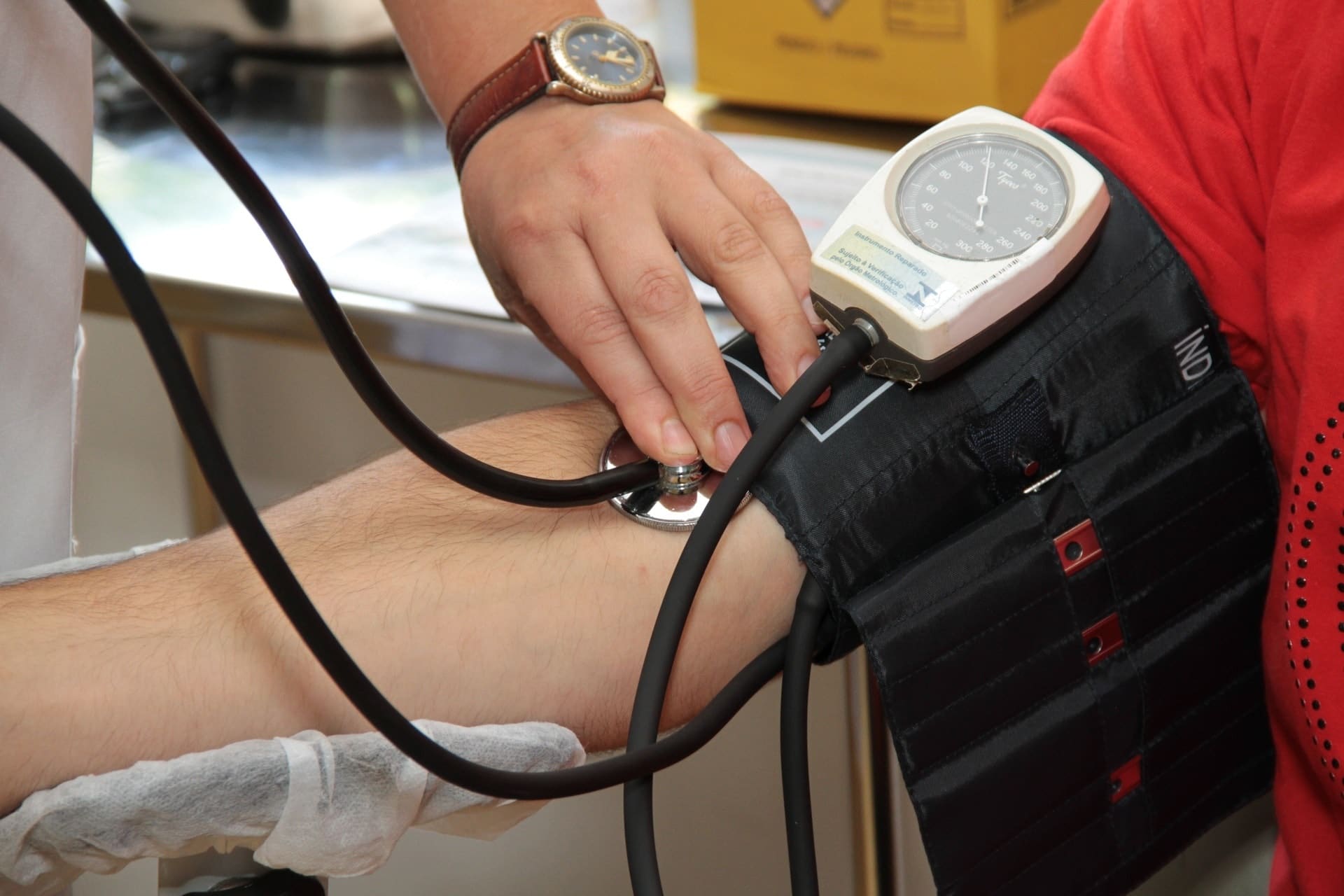 Study finds patients often misuse wrist blood pressure monitors