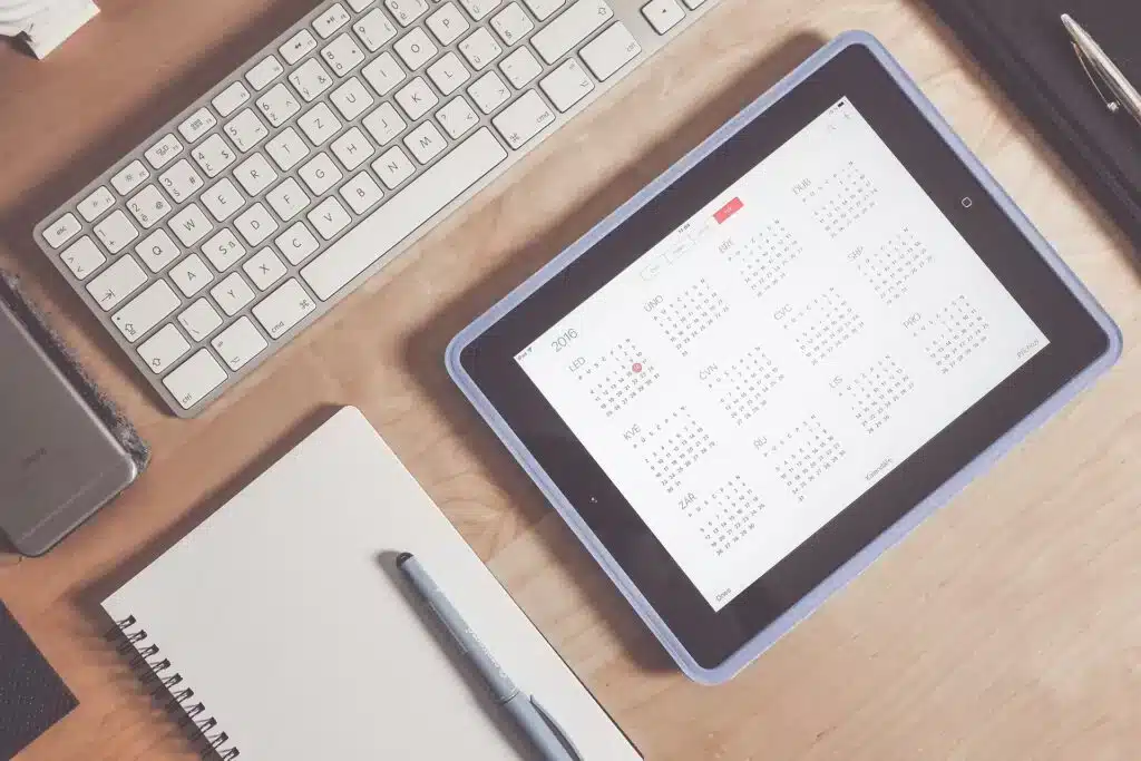 A picture of a calendar on a desk